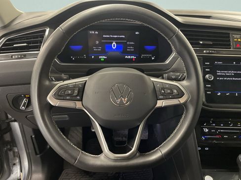 Used 2023 Volkswagen Tiguan SE w/ Panoramic Sunroof Package image 18