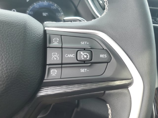 Used 2025 Jeep Grand Cherokee L Altitude AWD/4WD image 13