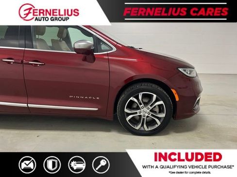 Used 2021 Chrysler Pacifica Pinnacle AWD/4WD image 3