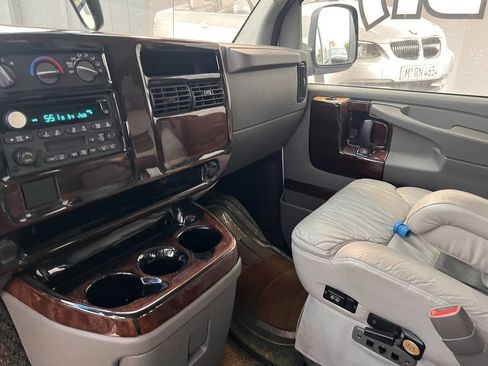 Used 2004 Chevrolet Express 1500 w/ LS Preferred Equipment Group image 13