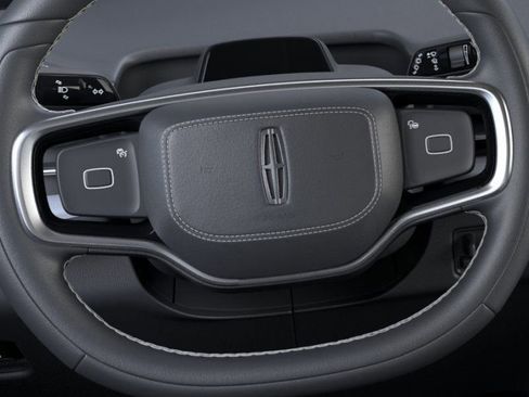 New 2026 Lincoln Navigator Reserve AWD/4WD image 12