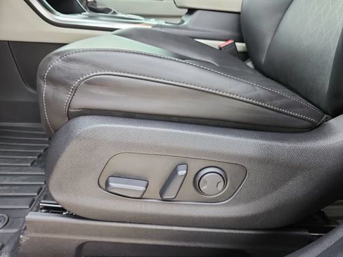 Used 2024 Kia Carnival LX FWD image 25
