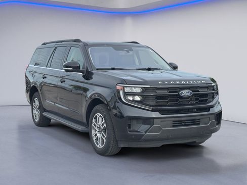 Used 2025 Ford Expedition Max Active AWD/4WD image 5