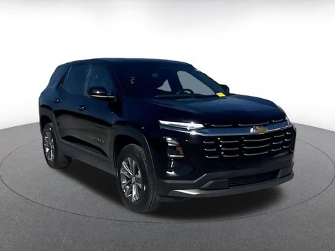 Used 2025 Chevrolet Equinox LT image 2