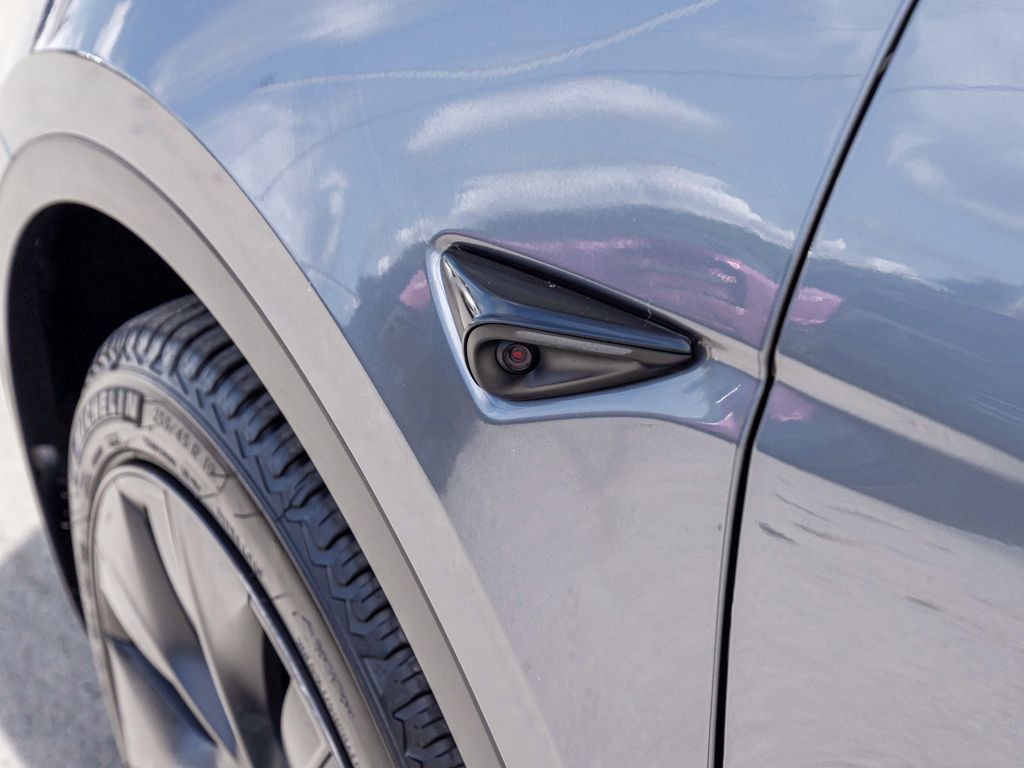 Used 2025 Tesla Model Y Long Range AWD/4WD image 34