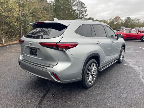 Used 2022 Toyota Highlander Platinum image 17