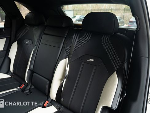 Used 2024 Bentley Bentayga image 34