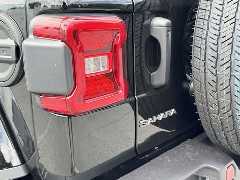 New 2025 Jeep Wrangler Unlimited Sahara w/ Technology Group AWD/4WD image 11