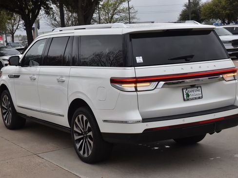 Used 2023 Lincoln Navigator L Reserve image 10