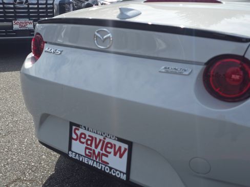 Used 2016 MAZDA MX-5 Miata Club RWD image 12