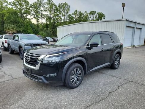 Used 2024 Nissan Pathfinder SV FWD image 4
