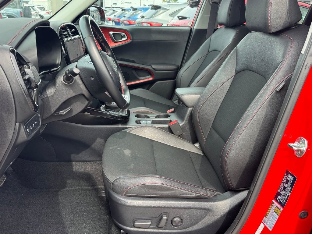 Used 2024 Kia Soul GT-Line w/ GT-Line Technology Package FWD image 8