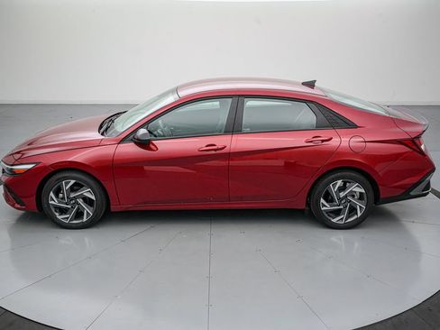 Used 2025 Hyundai Elantra Sport FWD image 7