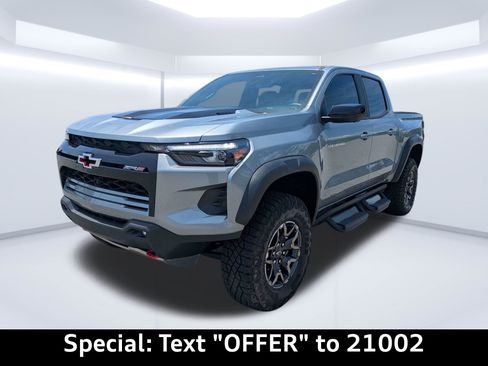 Used 2025 Chevrolet Colorado ZR2 w/ Technology Package AWD/4WD image 8