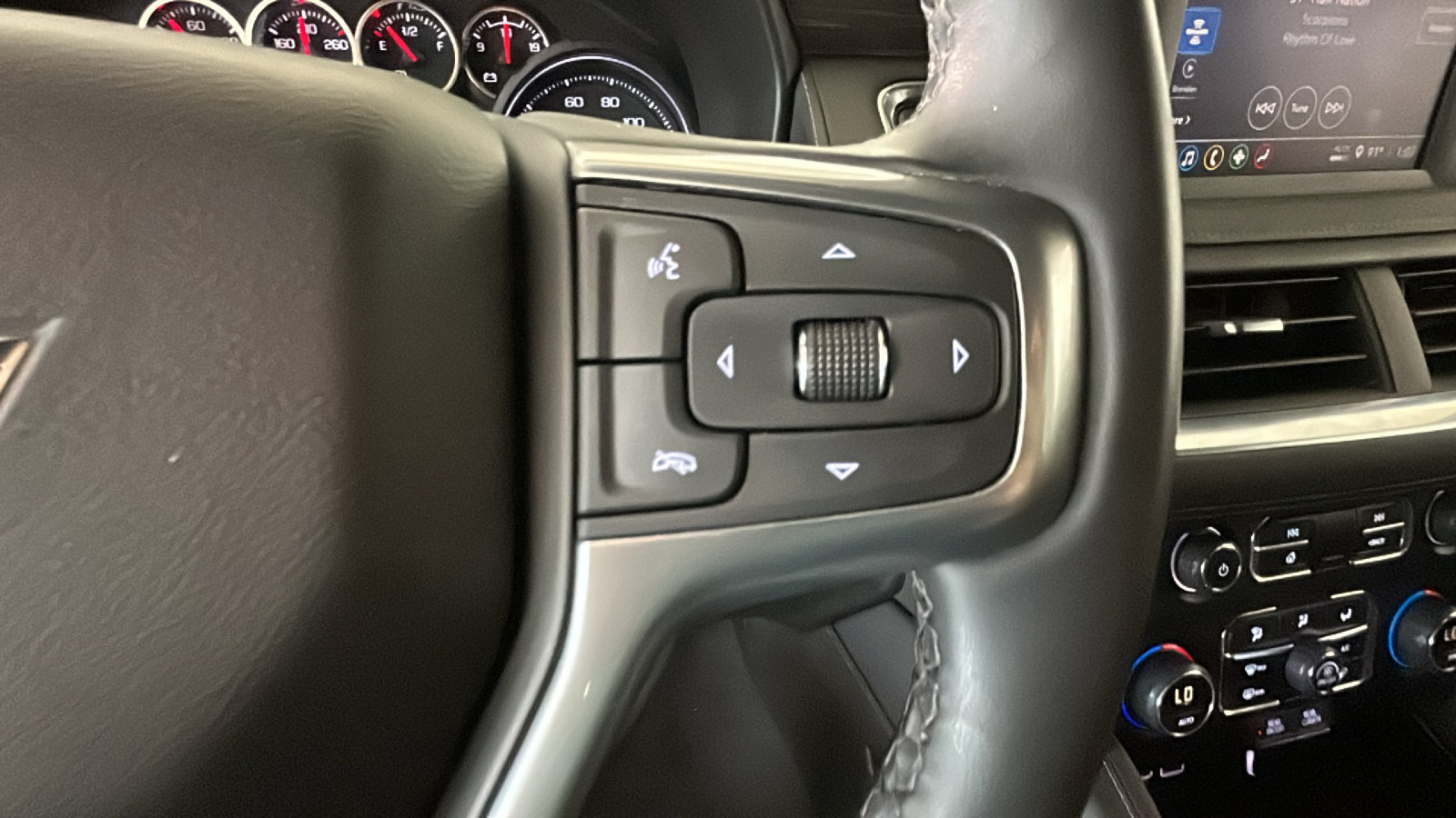Used 2024 Chevrolet Suburban LS w/ Driver Alert Package AWD/4WD image 21