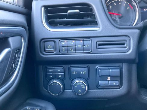 Used 2021 Chevrolet Tahoe Z71 w/ Z71 Signature Package AWD/4WD image 34
