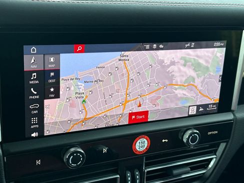 Certified 2025 Porsche Macan AWD/4WD image 22