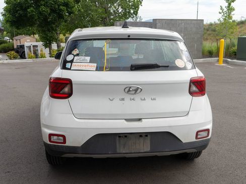Used 2021 Hyundai Venue SE FWD image 6