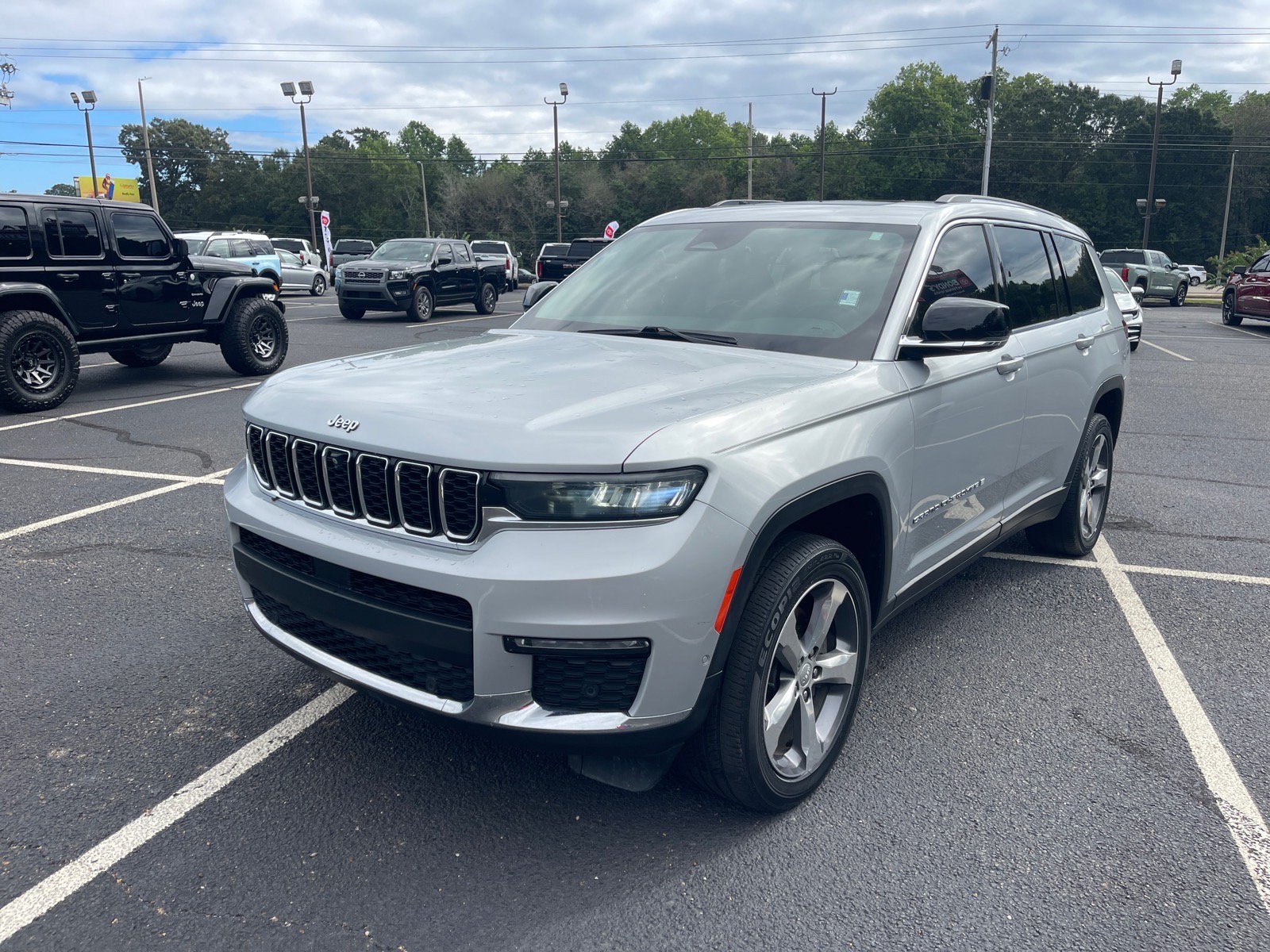 Used 2021 Jeep Grand Cherokee L Limited w/ Luxury Tech Group II AWD/4WD image 3