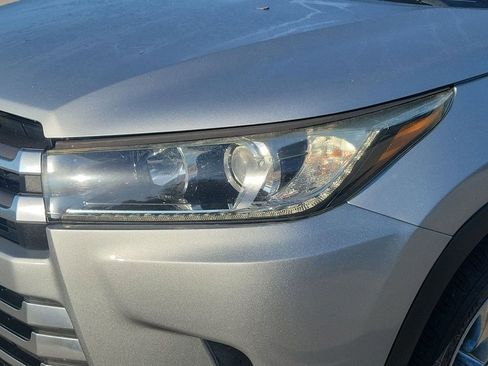 Used 2018 Toyota Highlander Limited image 16
