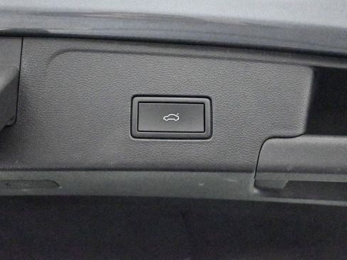 Used 2025 Volkswagen Atlas Cross Sport SE image 22