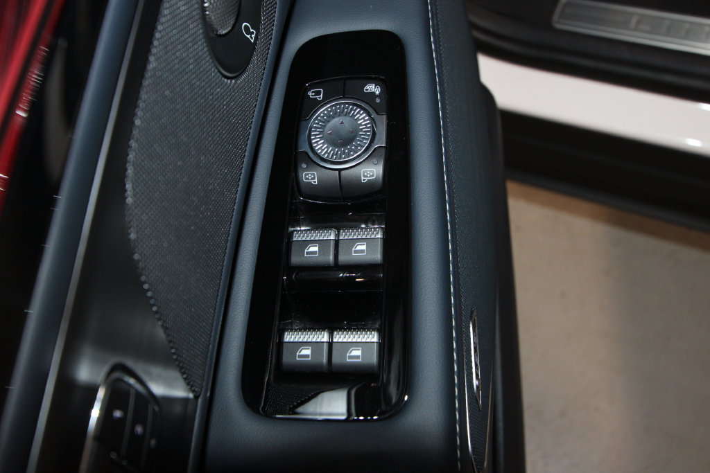 Used 2025 Lincoln Nautilus Reserve AWD/4WD image 6