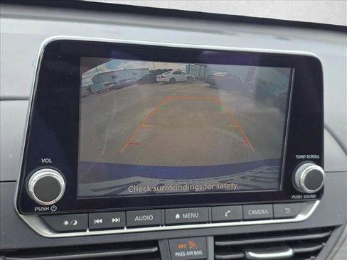 Used 2025 Nissan Altima 2.5 SV image 11