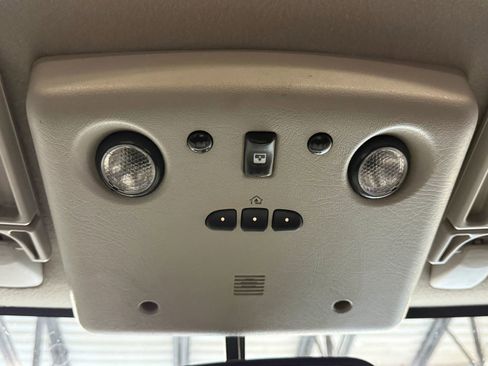 Used 2003 HUMMER H2 w/ Preferred Equipment Group image 32