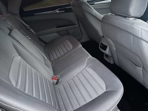 Used 2020 Ford Fusion SE image 31