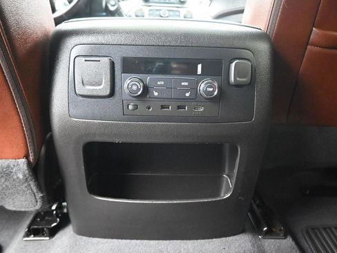 Used 2019 Chevrolet Suburban Premier w/ Premier Plus Edition AWD/4WD image 33