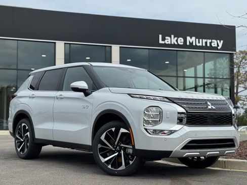 New 2025 Mitsubishi Outlander 4WD Plug-In Hybrid image 1