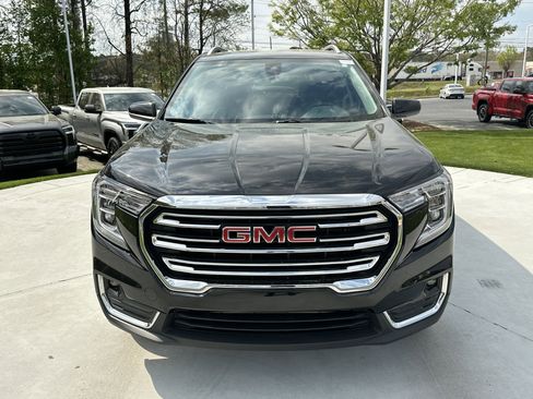 Used 2024 GMC Terrain SLT w/ Infotainment Package II image 3