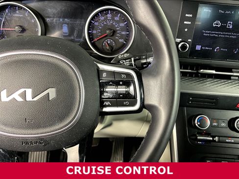 Used 2024 Kia Carnival LX FWD image 12