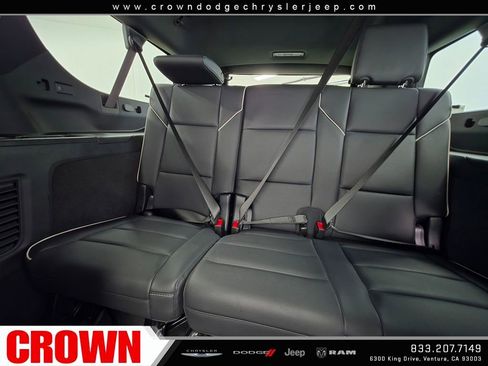 Used 2025 Cadillac Escalade ESV Premium Luxury image 18