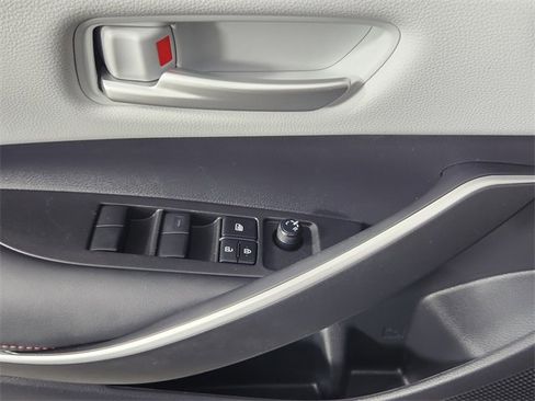 Used 2023 Toyota Corolla SE image 9