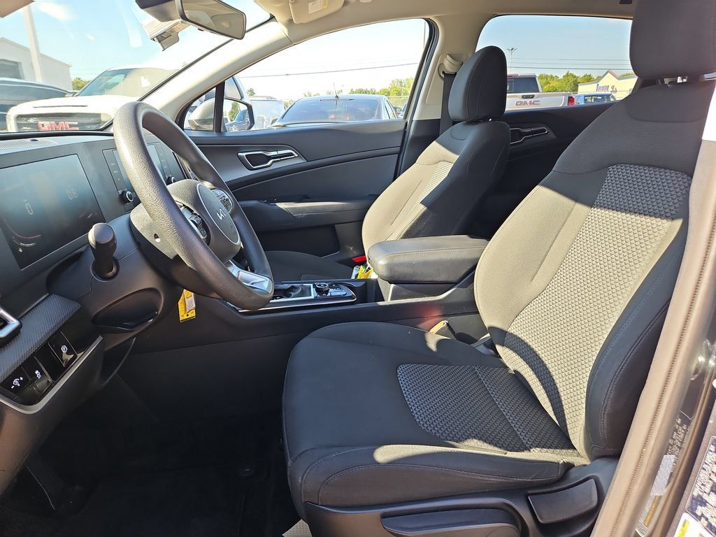 Used 2024 Kia Sportage LX FWD image 16
