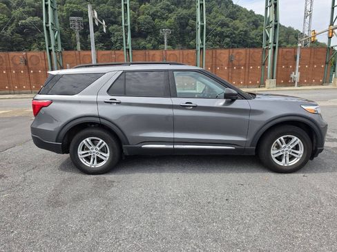 Used 2023 Ford Explorer XLT AWD/4WD image 12