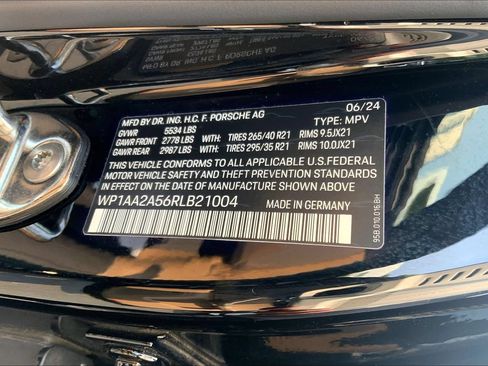 Used 2024 Porsche Macan AWD/4WD image 33