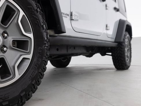 Used 2012 Jeep Wrangler Unlimited Rubicon w/ Connectivity Group AWD/4WD image 24