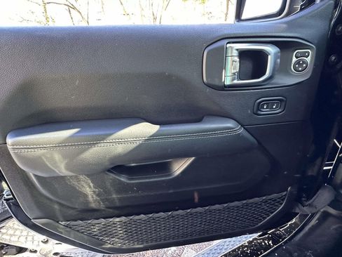 Used 2022 Jeep Gladiator Overland w/ Popular Equipment Package image 14