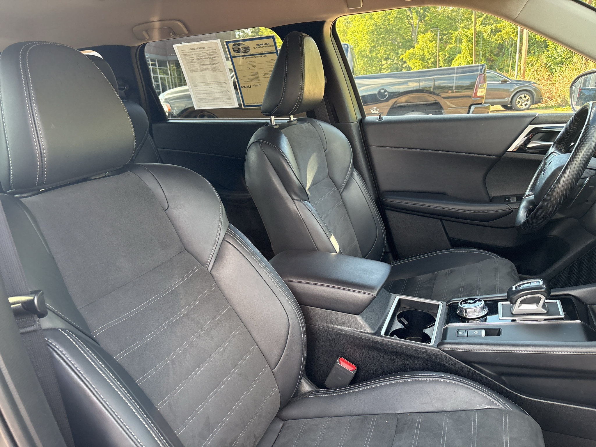 Used 2024 Mitsubishi Outlander SE AWD/4WD image 11
