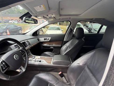 Used 2013 Jaguar XF RWD image 47