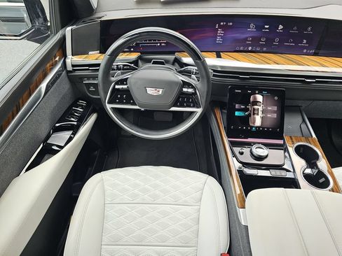 Used 2025 Cadillac Escalade Premium Luxury Platinum w/ LPO, Floor Liner Package RWD image 18