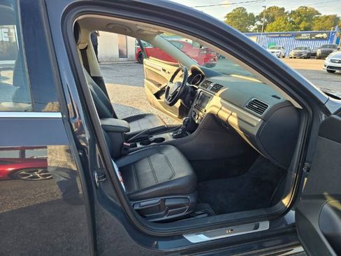 Used 2017 Volkswagen Passat 1.8T R-Line image 13