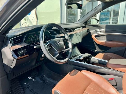 Used 2019 Audi e-tron Prestige w/ Prestige Package image 12