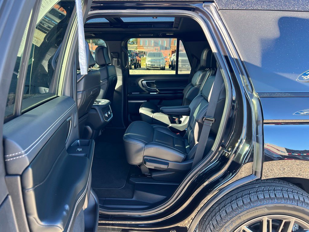 Used 2025 Ford Expedition Platinum w/ Stealth Performance Package AWD/4WD image 17