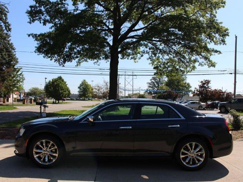 Used 2016 Chrysler 300 C AWD/4WD image 7