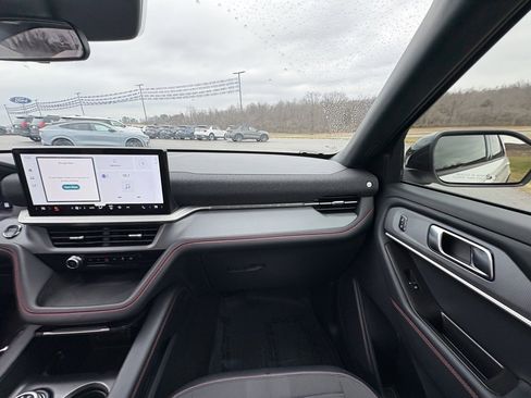 Used 2025 Ford Explorer ST-Line image 30