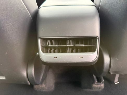 Used 2023 Tesla Model Y Long Range AWD/4WD image 27