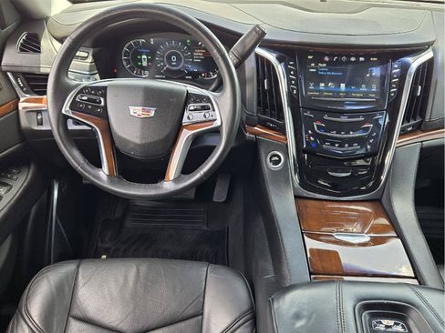 Used 2018 Cadillac Escalade ESV Luxury RWD image 25